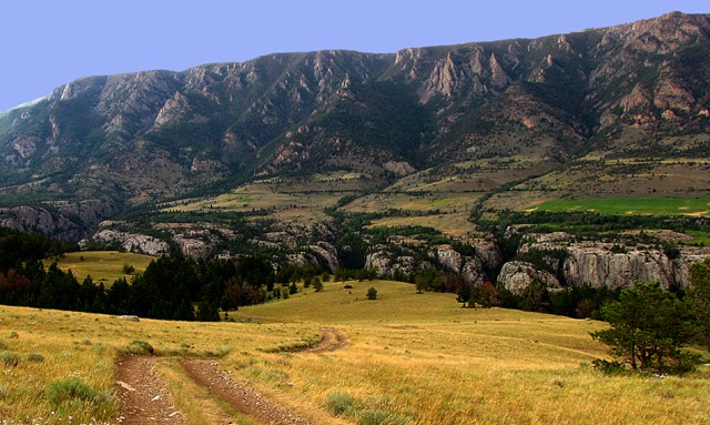 Side Road to the Rim of the Clark's Fork Canyon