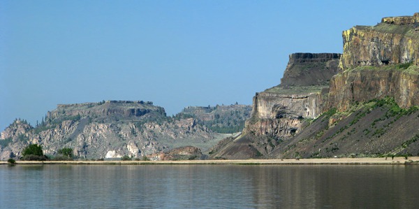 Banks Lake and Grand Coulee Walls